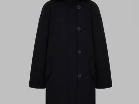 Утепленное пальто с капюшоном