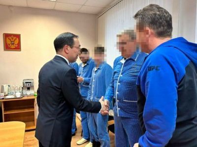 Айсен Николаев навестил якутян-военнослужащих в госпитале Тихоокеанского флота