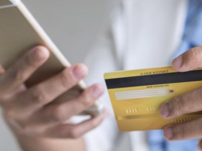 Украли телефон с привязанной банковской картой: что делать