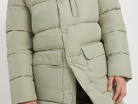 Пальто утепленное с воротником-стойкой