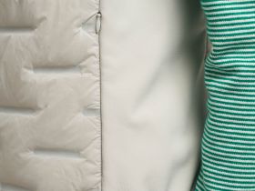 Стеганый пуховый жилет