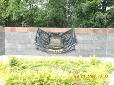 Братская могила 500 советских воинов, погибших в боях с немецко-фашистскими захватчиками в 1943 году