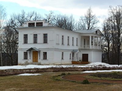 Флигель восточный, в котором в 1862-1875 годах жил и работал поэт Н.А. Некрасов