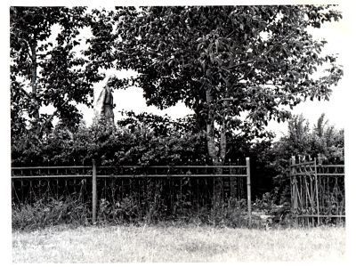 Братская могила советских воинов, погибших в боях с фашистами