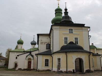 Собор Успения Пресвятой Богородицы с северной папертью и западной пристройкой