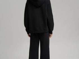 Толстовка объемного кроя из футера