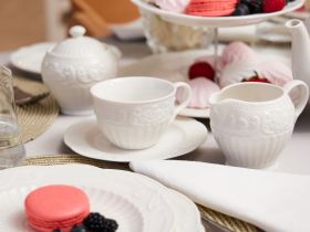 Салатник Emboss White