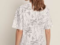 Футболка свободного силуэта с цветочным принтом