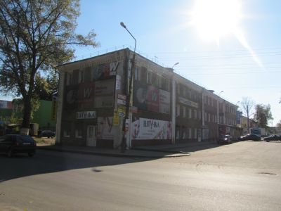 Здание бывшего высшего начального училища, в котором с 1915 по 1917 год учился художник, заслуженный деятель искусств РСФСР Шурпин Федор Саввич. Установлена мемориальная доска