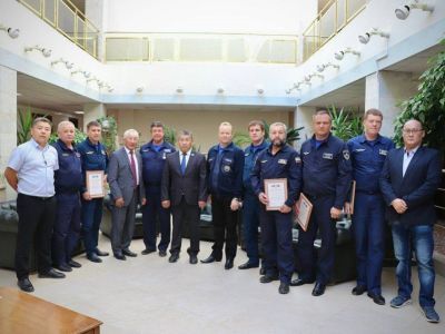 В правительстве Якутии наградили экипаж вертолета Ми-26 МЧС России