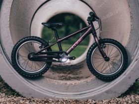 Детский велосипед Cube Acid 160, год 2025, цвет Зеленый-Оранжевый