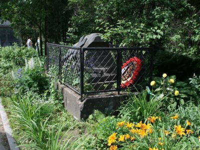 Могила Зинина Н.Н. (1812-1880), химика