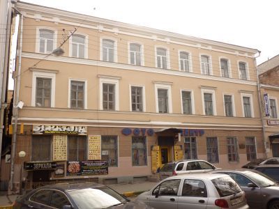 Дом, в котором в 1886-1940 гг. жил  и работал фотограф-публицист Дмитриев Максим Петрович