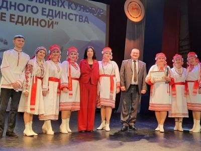 День народного единства в Айхале отметили праздничным концертом и фестивалем «В семье единой»