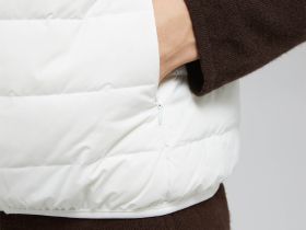 Пуховый жилет с натуральным пухом