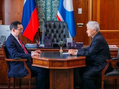 Важные элементы развития республики обсудили глава Якутии и Михаил Николаев