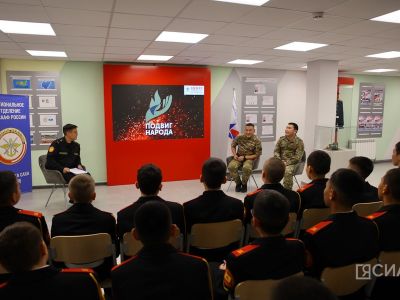 Ученикам Якутской кадетской школы старшие товарищи преподают уроки мужества