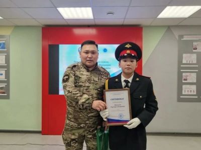 Герой России Родимир Максимов встретился с якутскими кадетами