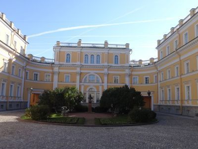 Главный дом. Здесь в 1791-1816 гг. жил поэт Державин Г.Р.