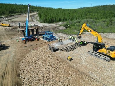 Строители сдадут мост через реку Чуоналыр на месяц раньше срока