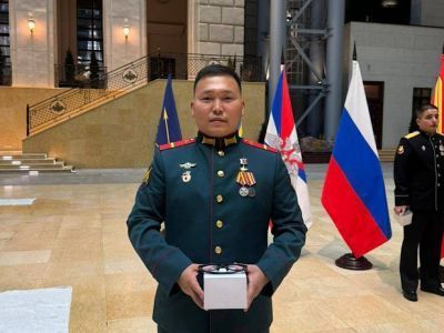 Якутянину Родимиру Максимову вручили золотую звезду Героя России