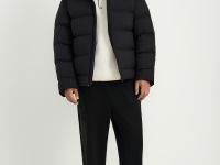 Пуховик с воротником-стойкой и капюшоном