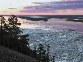 Ледоход на Еланке: Весеннее пробуждение природы и незабываемые виды