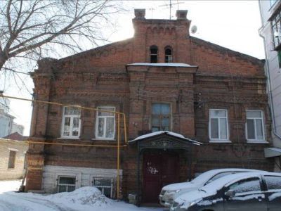 Усадьба потомственного почетного гражданина города купца И.Л. Санина (ансамбль): комплекс каменных с подвалом торговых лавок; здание бесплатной столовой имени старообрядцев Ивана и Марии Саниных с приютом для бедных