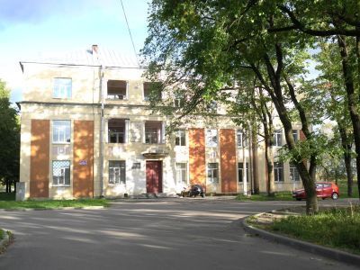 Здание больницы в память 300-летнего юбилея царствующего Дома Романовых