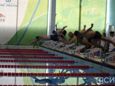 В Якутске прошли соревнования по плаванию среди сотрудников МЧС Дальнего Востока