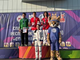 На Спартакиаде учащихся в Якутске наградили легкоатлетов, мас-рестлеров и борцов