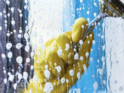 Весенняя уборка: выбираем средство для мытья окон