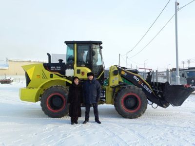 Рудник Гросс приобрел для Тянского национального наслега фронтальный погрузчик