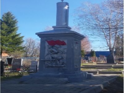 Братская могила советских воинов