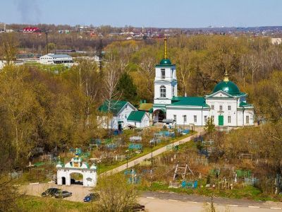 Кладбище с захоронениями