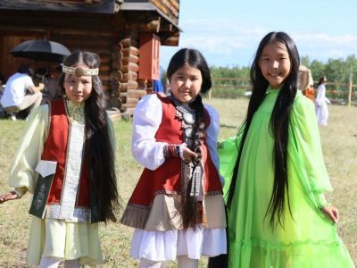Конкурс длинной косы среди девочек состоялся на Ысыахе Туймаады