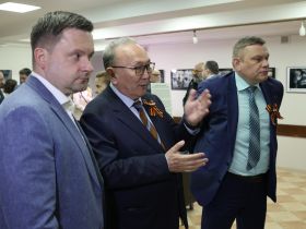Центральный Дом Журналиста и Русская Гуманитарная Миссия представили фотовыставку о работе волонтёров в Донбассе