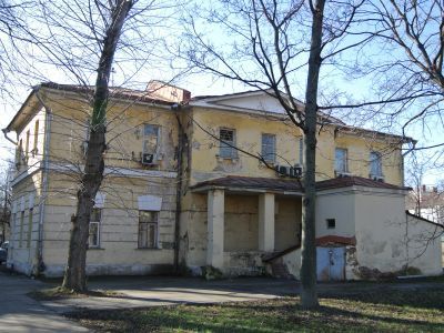 Боковой флигель