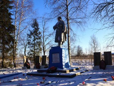 Братская могила воинов Советской Армии, погибших в 1943 г.