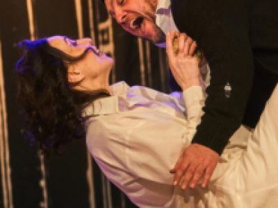 Двое на качелях