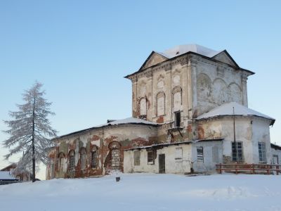 Здание бывшей каменной церкви в с. Мохча Ижемского района