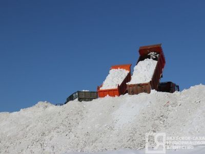 Видео: в Якутске с начала зимы вывезено более 570 тысяч кубометров снега