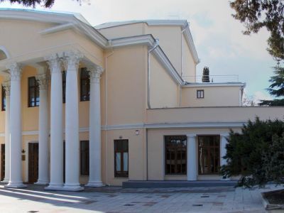 Здание городского театра (архитектор Л.Н.Шаповалов)