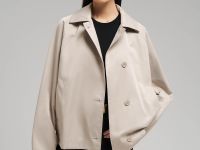 Ветровка со съемным капюшоном