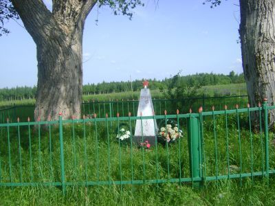 Братская могила 20 советских воинов, погибших в 1943 г. в боях с немецко-фашистскими захватчиками