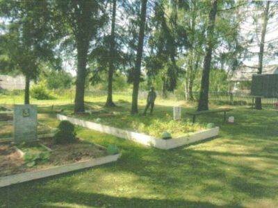 Братская могила воинов Советской Армии, погибших в 1941-1943 гг. в боях с немецко-фашистскими захватчиками за освобождение Демянского района