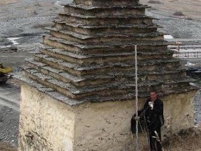 Склеп наземный башенный с пирамидальной ступенчатой кровлей 3