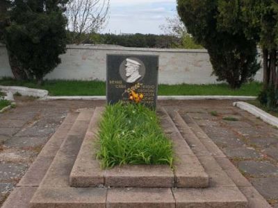 Надгробие над захоронением П.Ф. Горпищенко (1893-1943)