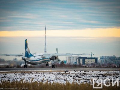 В аэропорту Якутска из-за сильного ветра и снега задержали рейсы