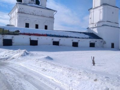 Каменные кладовые при Казанской церкви